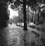 125575 Gezicht op de Maliesingel te Utrecht, tijdens regenachtig herfstweer.